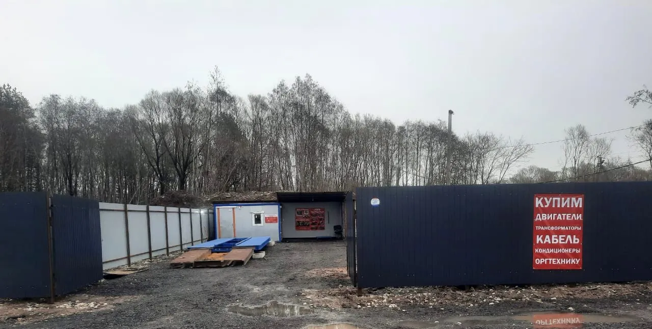 Въезд в пункт приёма лома по адресу Сланцевское шоссе 32
