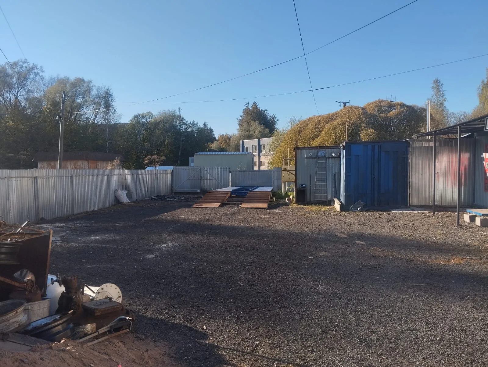 Внутренний двор пункта приёма лома по адресу Студенческая 20