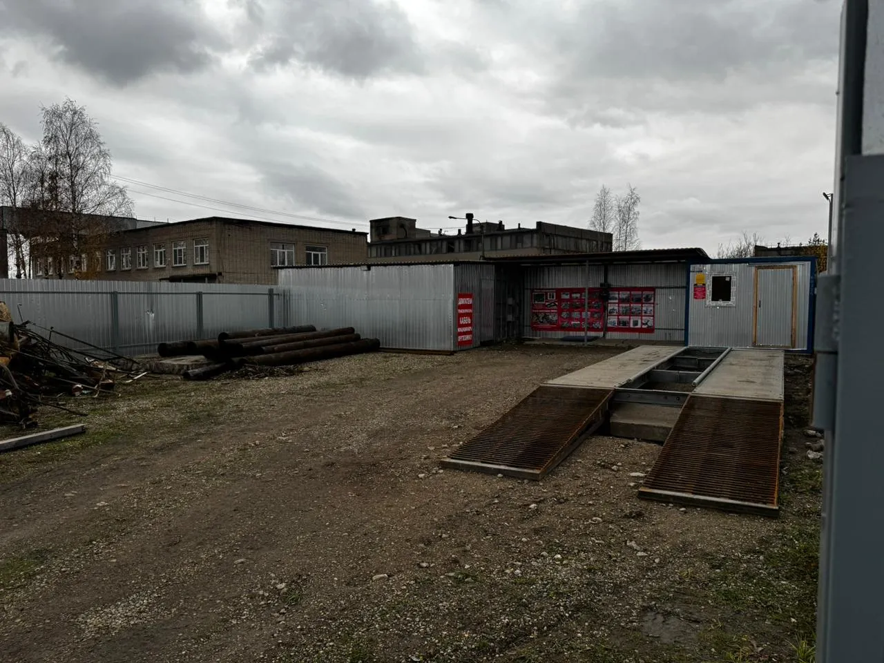 Внутренний двор пункта приёма лома по адресу шоссе Северное 71А