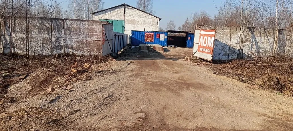 Въезд в пункт приёма лома по адресу деревня Конюхово 7