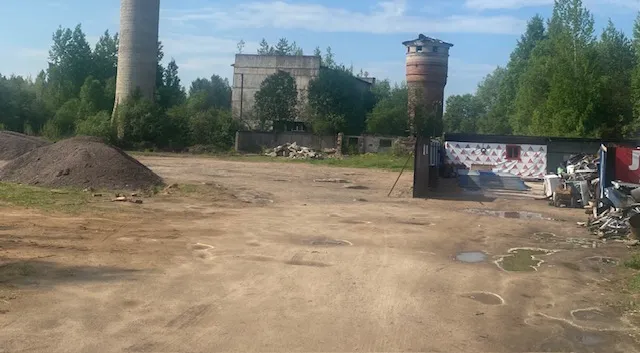 Въезд в пункт приема лома по адресу Молодежная 1А